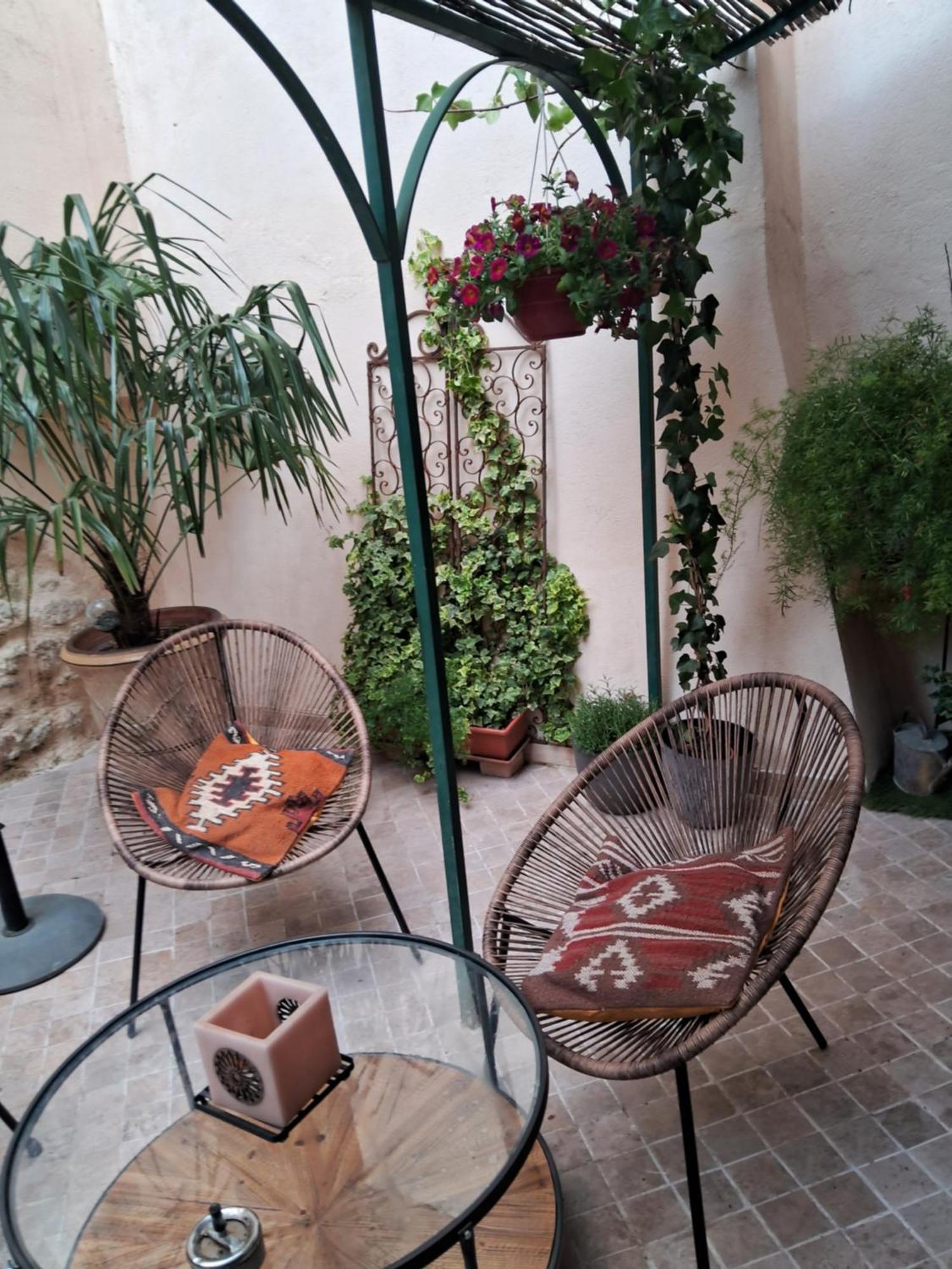 Le Clos Du Rouet Tarascon Exterior photo